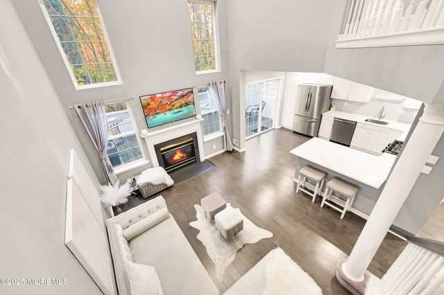 25 Sunningdale Circle, Manalapan, NJ 07726