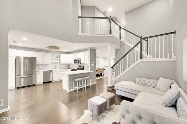 25 Sunningdale Circle, Manalapan, NJ 07726