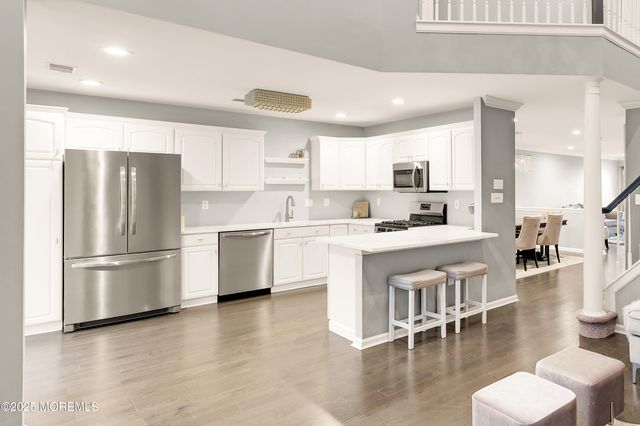 25 Sunningdale Circle, Manalapan, NJ 07726