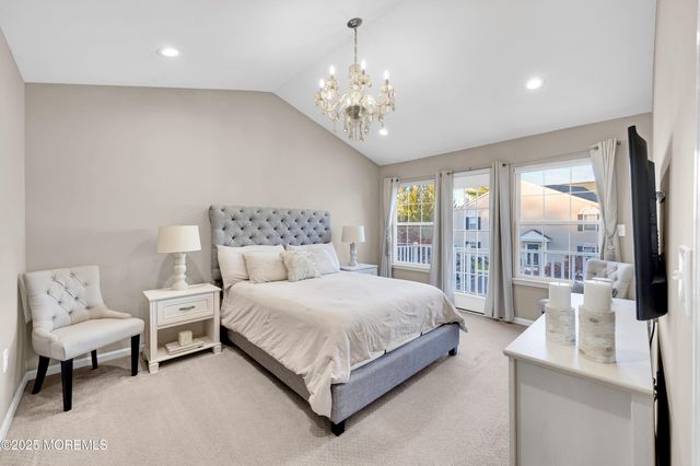 25 Sunningdale Circle, Manalapan, NJ 07726