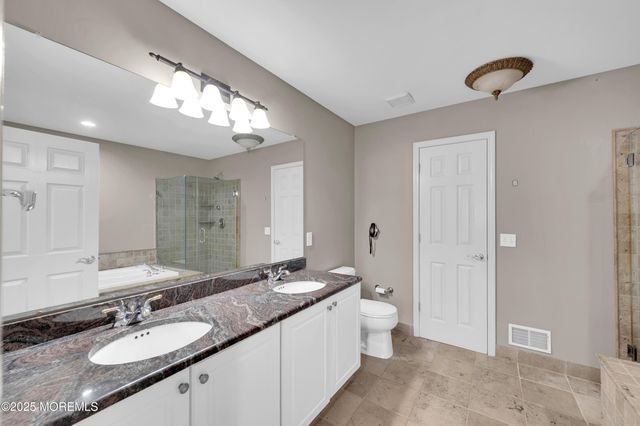 25 Sunningdale Circle, Manalapan, NJ 07726