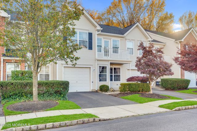 25 Sunningdale Circle, Manalapan, NJ 07726