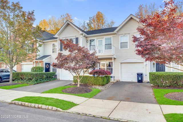 25 Sunningdale Circle, Manalapan, NJ 07726