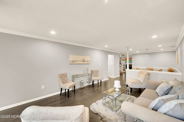 25 Sunningdale Circle, Manalapan, NJ 07726