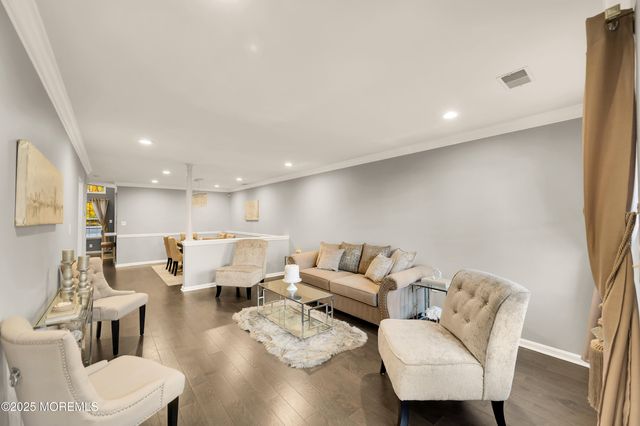 25 Sunningdale Circle, Manalapan, NJ 07726