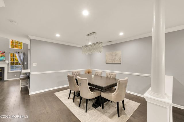 25 Sunningdale Circle, Manalapan, NJ 07726