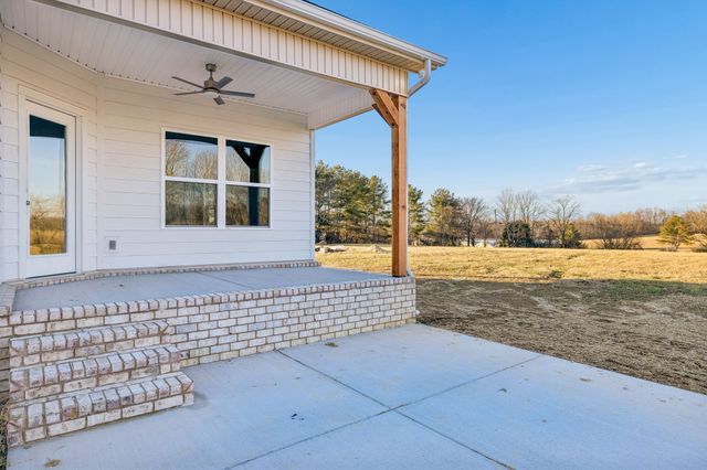 2233 County House Rd, Smithville, TN 37166