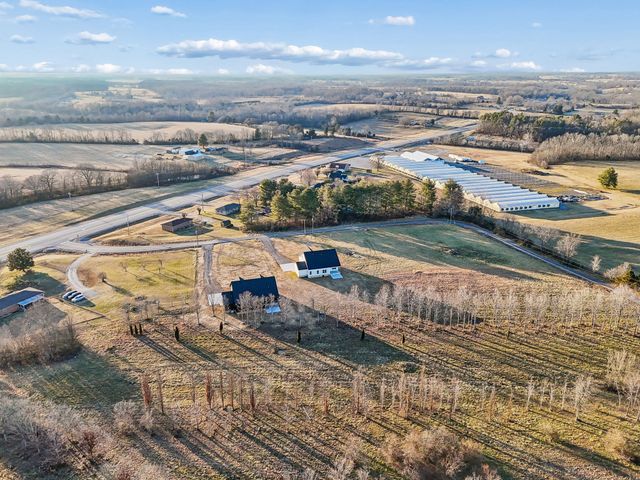 2233 County House Rd, Smithville, TN 37166