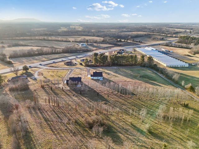 2233 County House Rd, Smithville, TN 37166