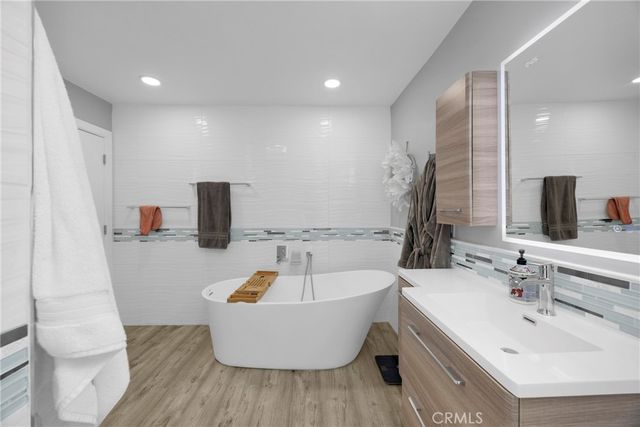 6380 E Bixby Hill, Long Beach, CA 90815