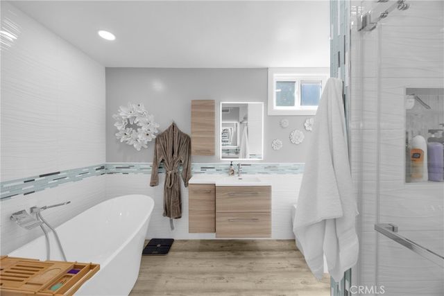6380 E Bixby Hill, Long Beach, CA 90815