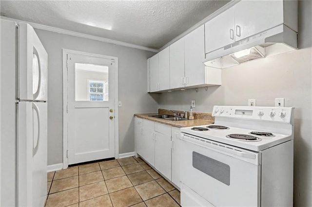 2630 Loghaven Drive, Atlanta, GA 30318