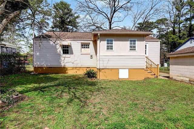 2630 Loghaven Drive, Atlanta, GA 30318