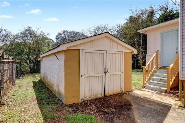 2630 Loghaven Drive, Atlanta, GA 30318