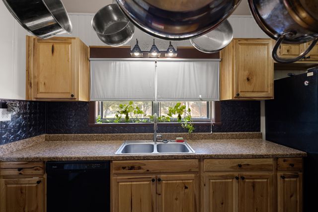 301 W Nelson Street, Bowie, TX 76230