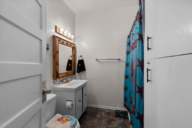 301 W Nelson Street, Bowie, TX 76230