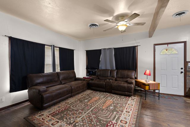 301 W Nelson Street, Bowie, TX 76230