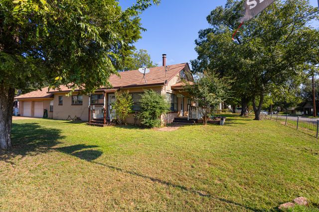 301 W Nelson Street, Bowie, TX 76230