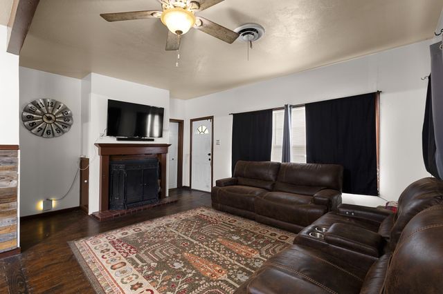 301 W Nelson Street, Bowie, TX 76230