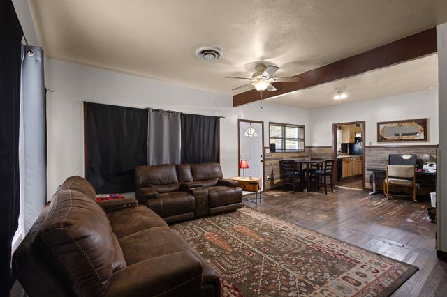 301 W Nelson Street, Bowie, TX 76230