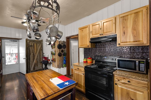 301 W Nelson Street, Bowie, TX 76230