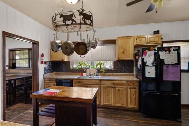 301 W Nelson Street, Bowie, TX 76230