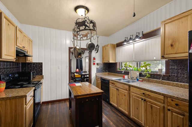 301 W Nelson Street, Bowie, TX 76230