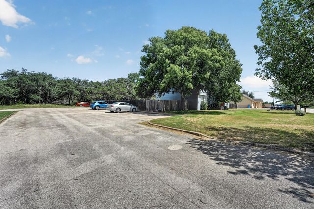 20600 Bonanza ST 2, Lago Vista, TX 78645