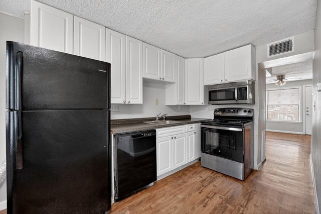 20600 Bonanza ST 2, Lago Vista, TX 78645