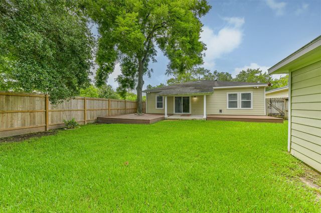 4313 38th Street, Dickinson, TX 77539