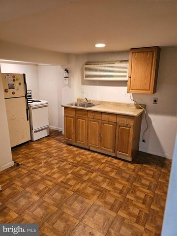 1216 42ND PL NE, Washington, DC 20019