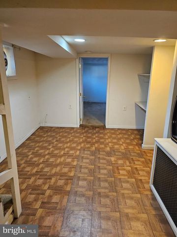 1216 42ND PL NE, Washington, DC 20019