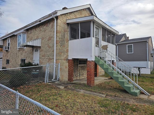 1216 42ND PL NE, Washington, DC 20019