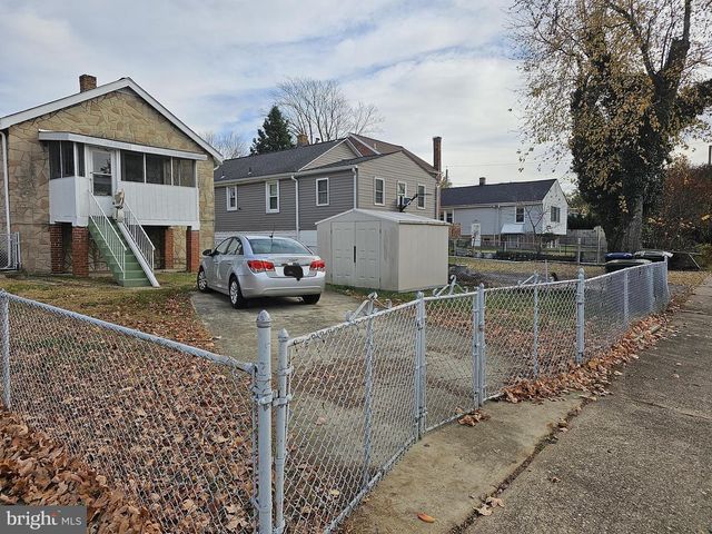 1216 42ND PL NE, Washington, DC 20019