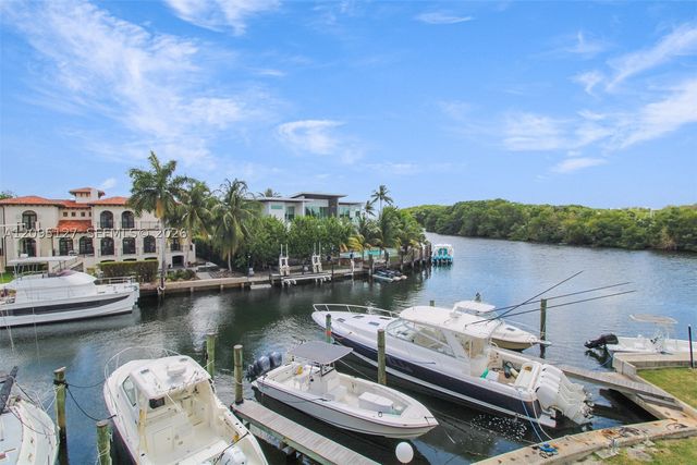 6901 Edgewater Dr 211, Coral Gables, FL 33133