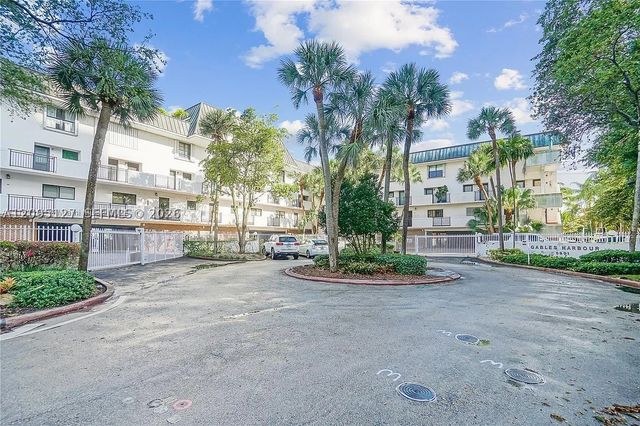 6901 Edgewater Dr 211, Coral Gables, FL 33133