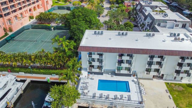 6901 Edgewater Dr 211, Coral Gables, FL 33133