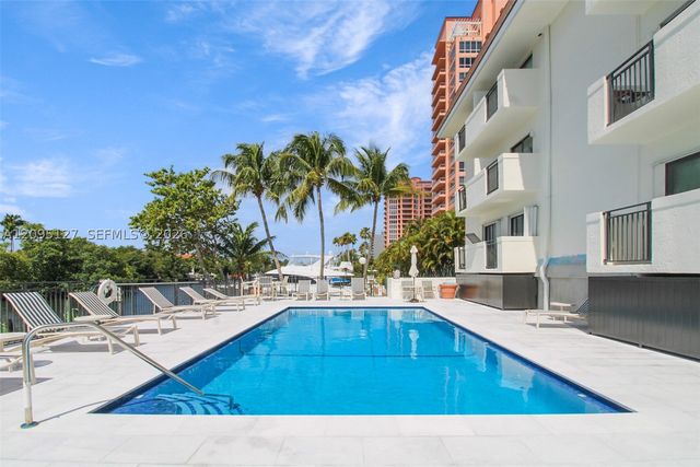6901 Edgewater Dr 211, Coral Gables, FL 33133