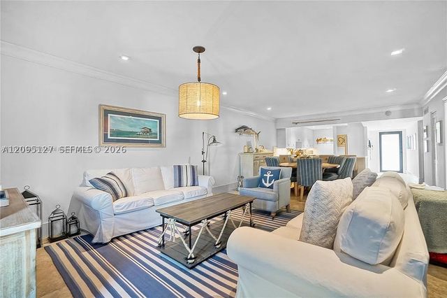6901 Edgewater Dr 211, Coral Gables, FL 33133
