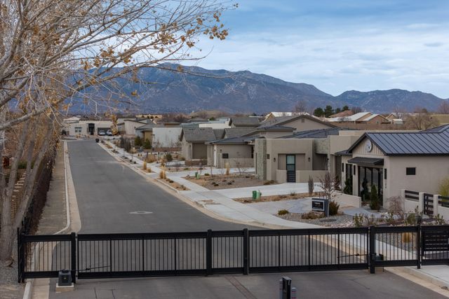 212 Lavender Place NE, Albuquerque, NM 87113