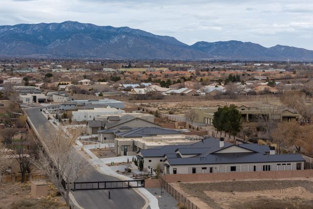 212 Lavender Place NE, Albuquerque, NM 87113