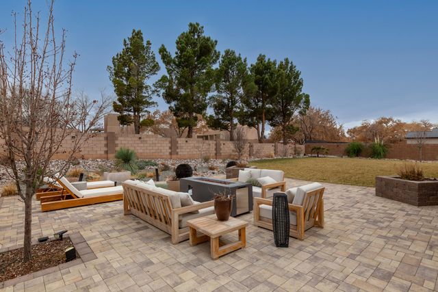 212 Lavender Place NE, Albuquerque, NM 87113