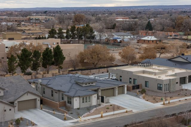 212 Lavender Place NE, Albuquerque, NM 87113