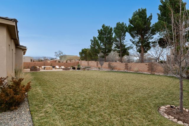 212 Lavender Place NE, Albuquerque, NM 87113