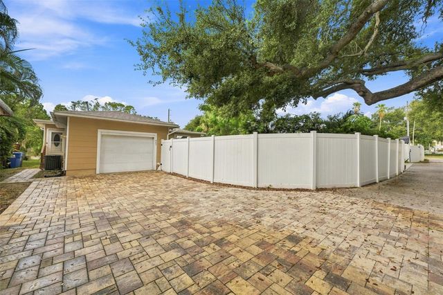 443 PARK STREET N, St Petersburg, FL 33710