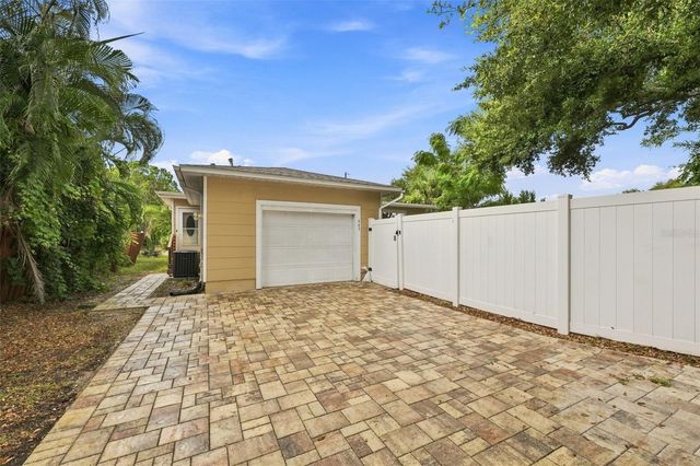 443 PARK STREET N, St Petersburg, FL 33710