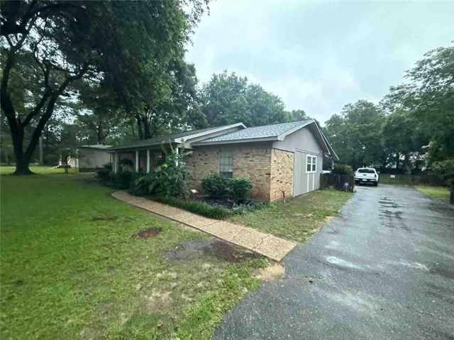 383 Park Avenue S, Mobile, AL 36695