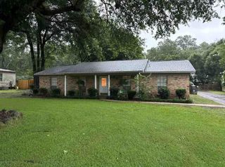 383 Park Avenue S, Mobile, AL 36695