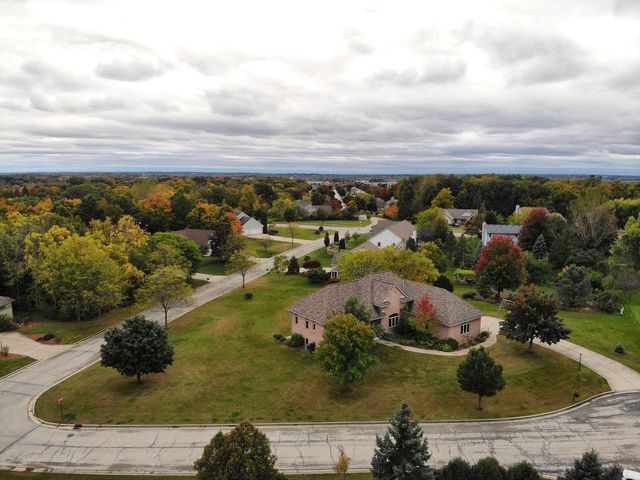 4707 W Jenna COURT, Franklin, WI 53132