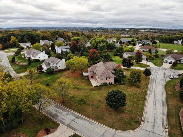 4707 W Jenna COURT, Franklin, WI 53132